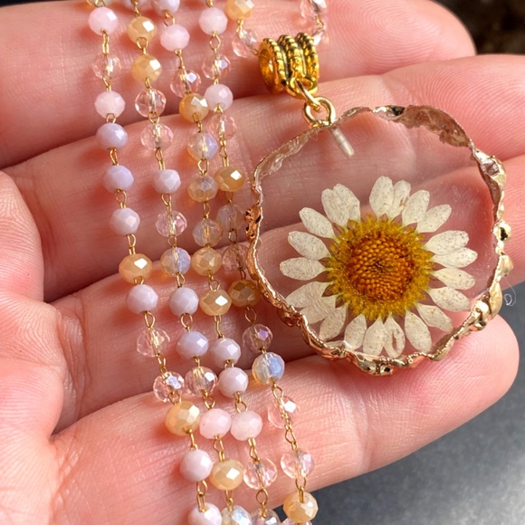 Austrian Crystal Resin Flower Minimalist Necklace - Picture 4 of 6